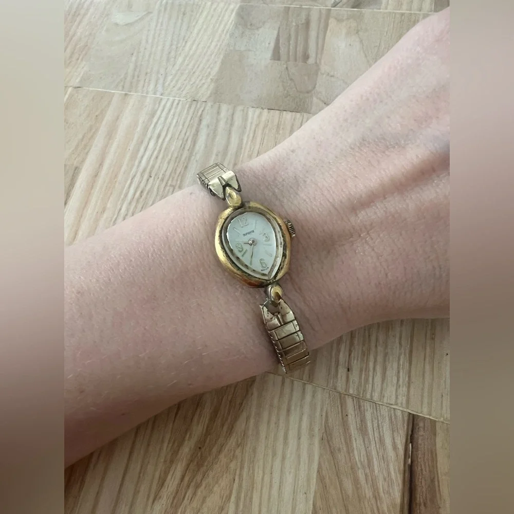 Vintage Dufonte by Lucien Piccard ladies tear drop shaped mechanical watch